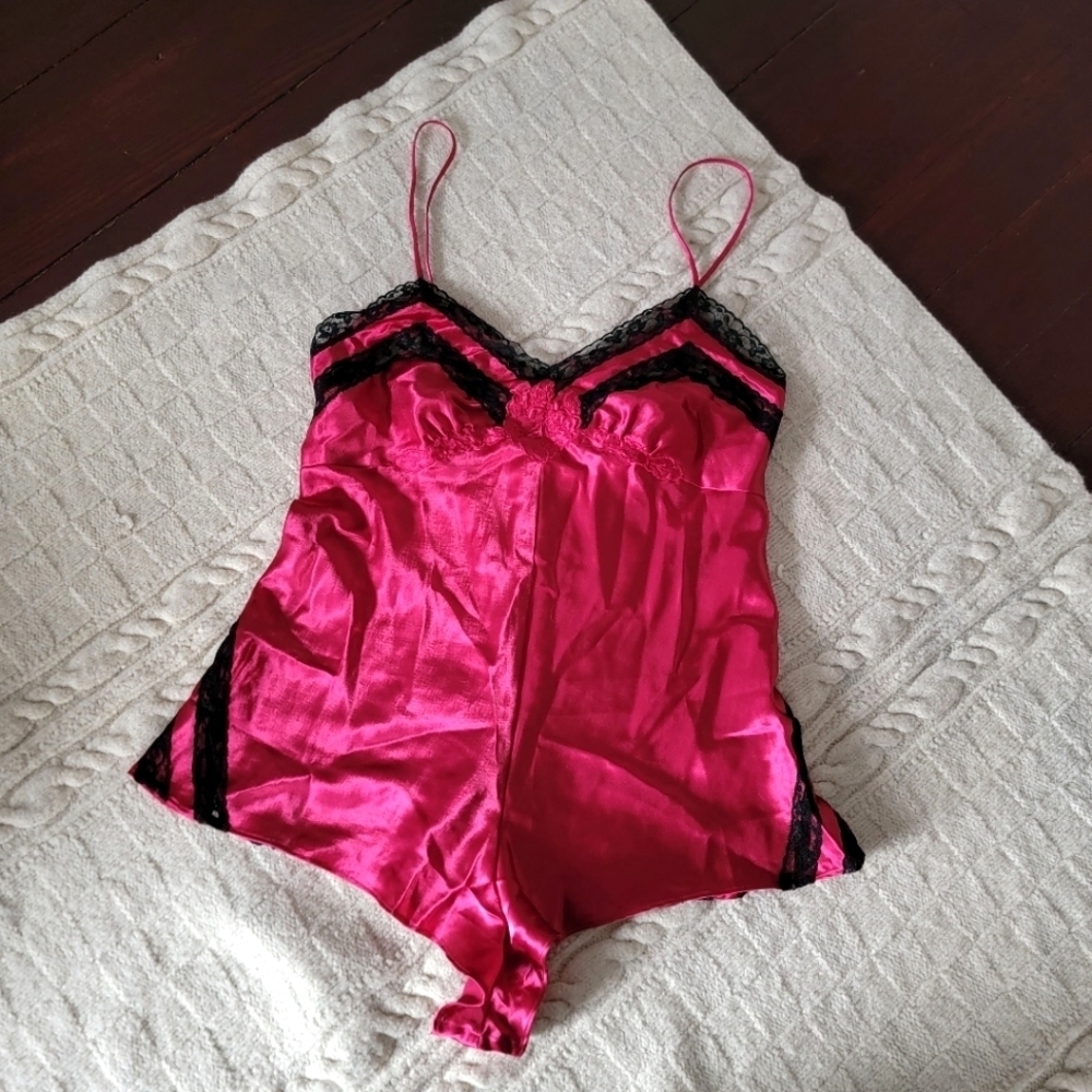 y2k 90s Victoria's Secret Gold Label Satin Lace One Piece Lingerie size XS/S Red